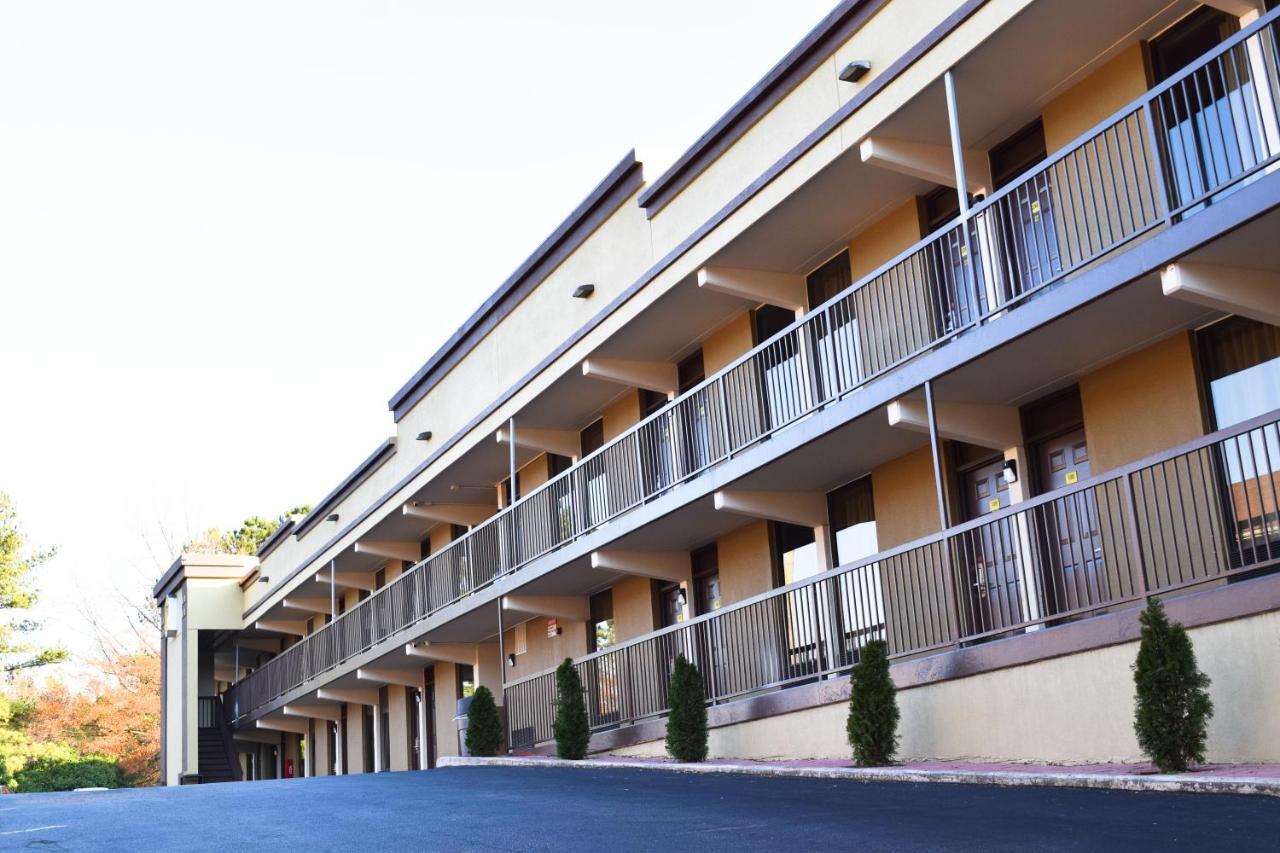 Super 8 Downtown Raleigh Motel Exterior foto